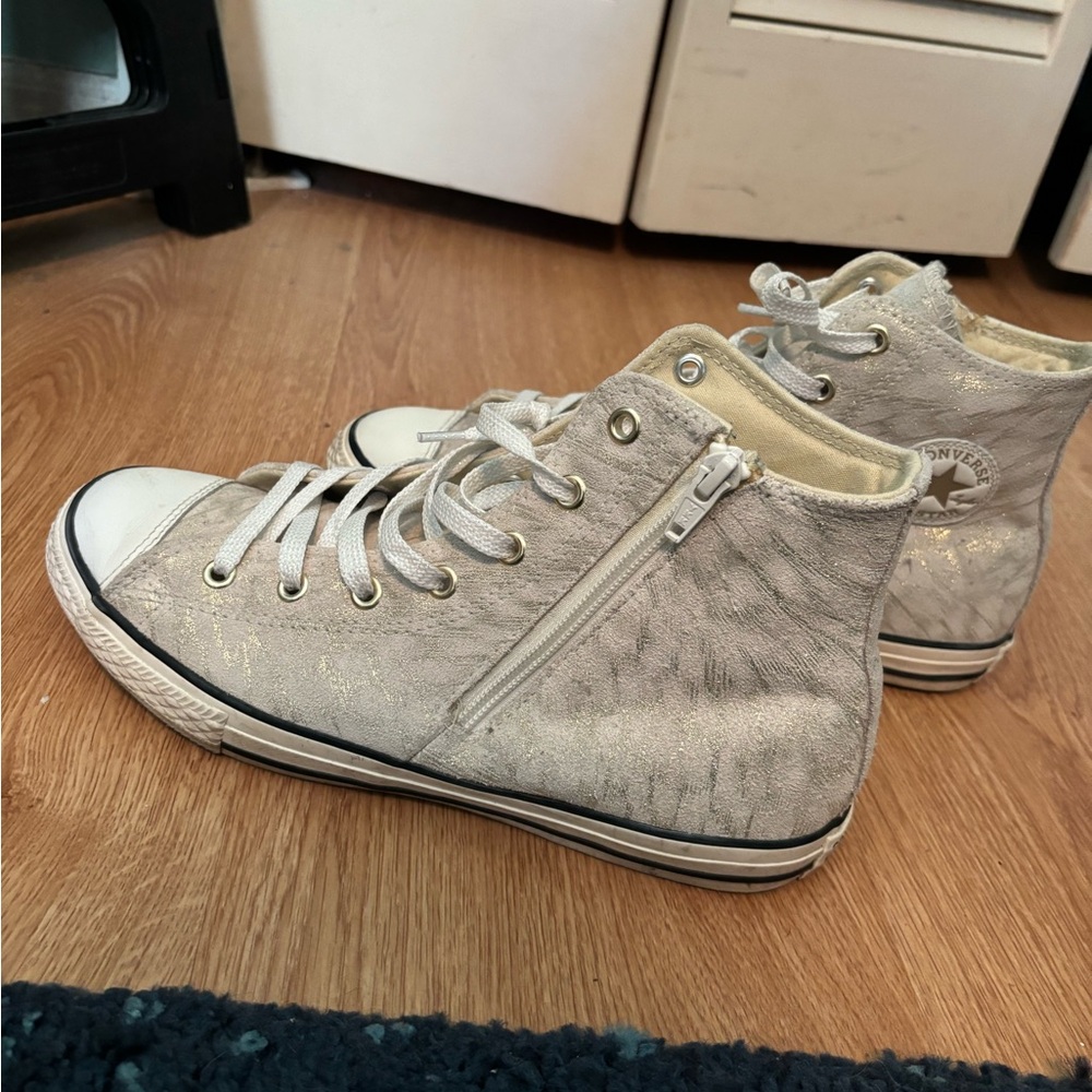 ADORABLE HIGH TOP CONVERSE